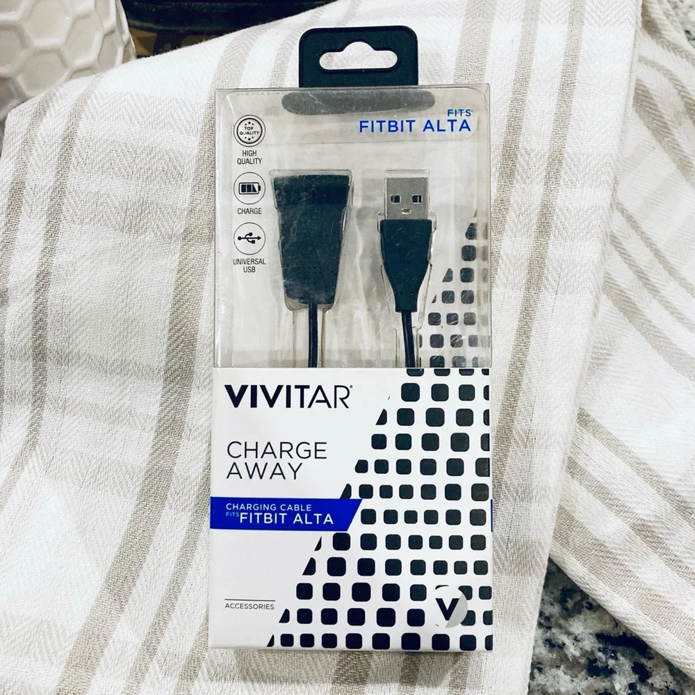 New! Vivitar Charge Away FitBit Alta Charger - New In Box - USB Cable - Picture 2 of 3